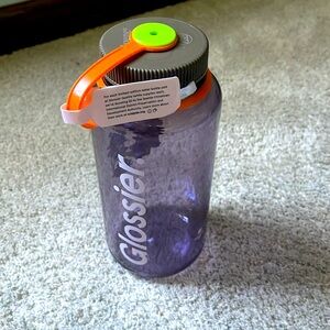 Glossier Seattle Nalgene NWT! Bundle with other glossier items and save $$$